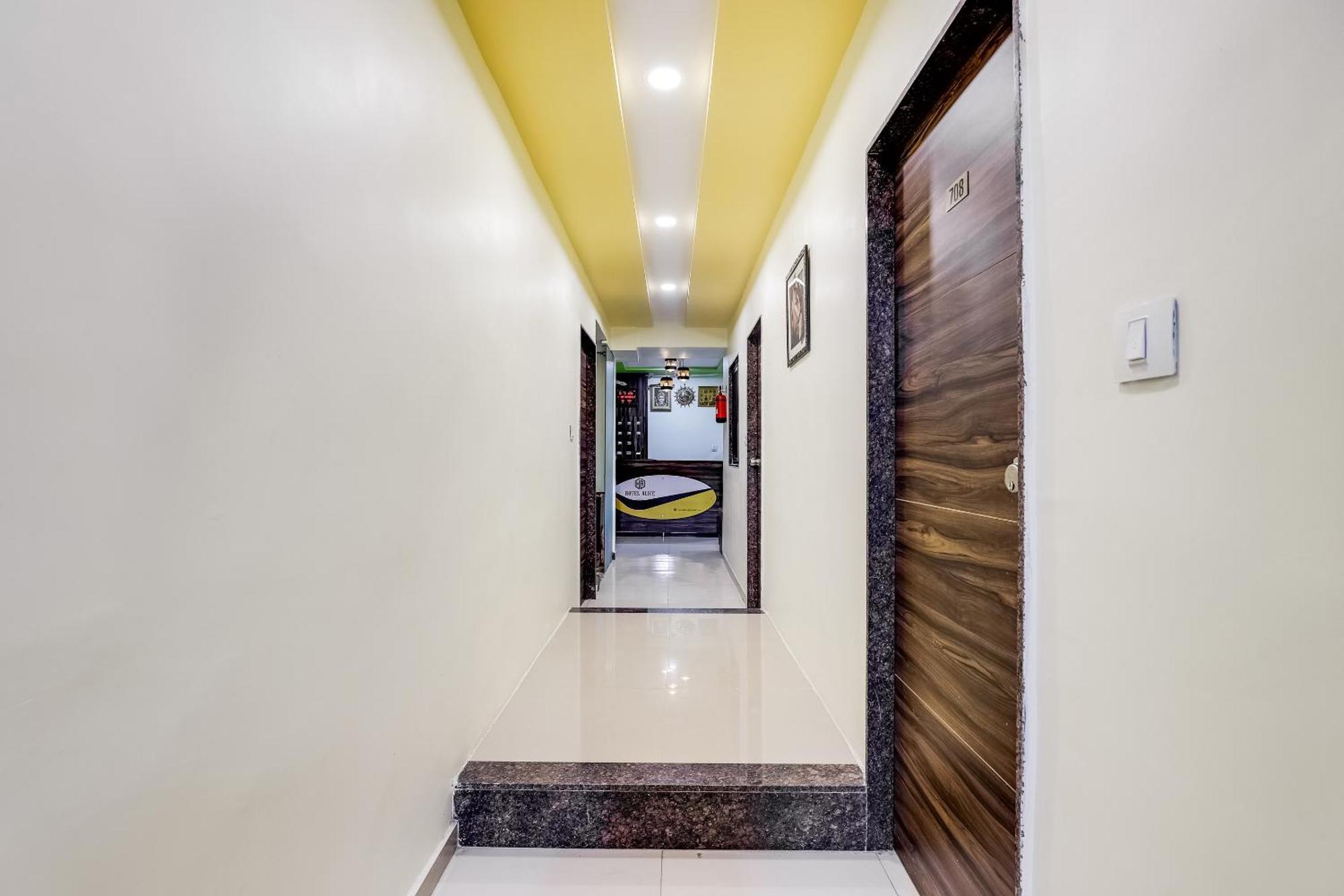 Collection O Hotel Alice Ahmedabad Extérieur photo